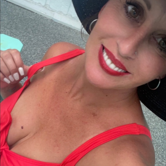 Meet your Posher, Sarah - Picture 1 of 2